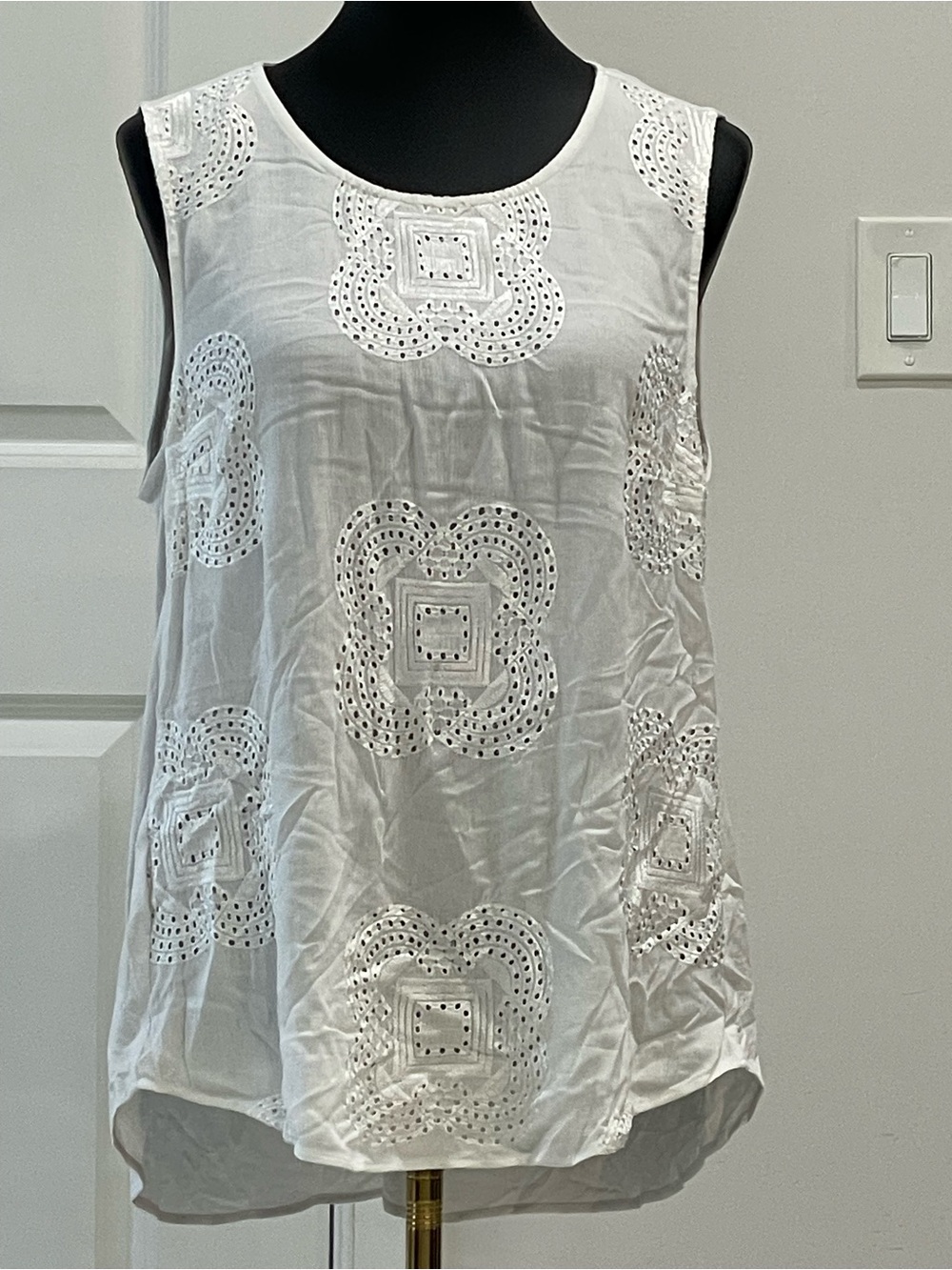 Pale Sky, by Daniel Rainn “ Lovina” White Eyelet Sleeveless Top L Stitch Fix